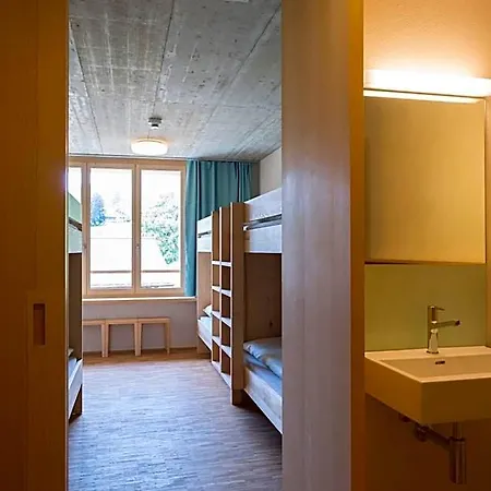 Otel Gstaad Youth 2*