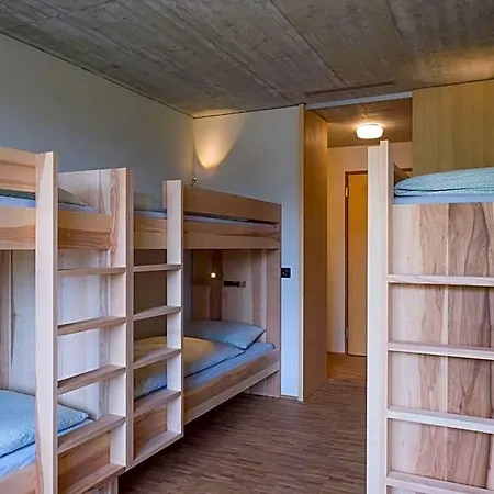 Gstaad Youth Otel Saanen